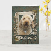 ハッピーバースデー-石造りの足- GoldenDoodle カード (黄色い花)