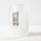 ハッピーバースデー-石造りの足- GoldenDoodle フロストグラスビールジョッキ (正面左)