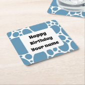 ハッピーバースデー、青いパターン スクエアペーパーコースター (アングル)