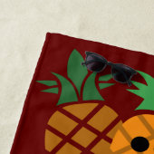 ハッピーパイナップルデザイン-ビーチタオル ビーチタオル (インサイチュ)