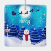 ハッピーパーソナライズされたクリスマス雪だるま セラミックオーナメント (裏面)