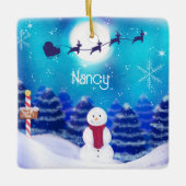 ハッピーパーソナライズされたクリスマス雪だるま セラミックオーナメント (正面)