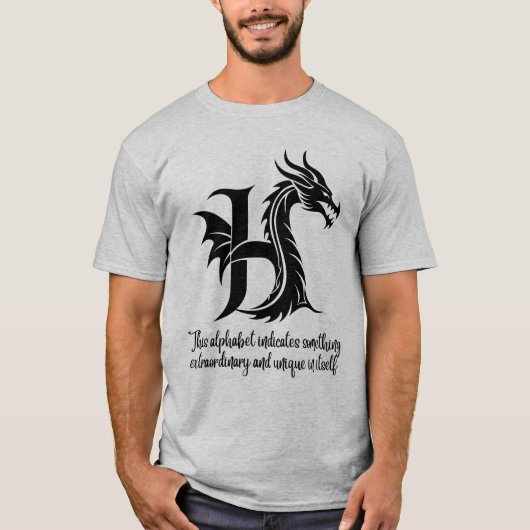 ハッピービーブ用Hアルファベットパーソナライズされた誕生日 Tシャツ (正面)