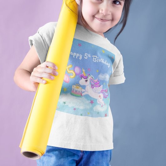 ハッピーファイブ誕生日ユニコーンとお誕生日ケーキ Tシャツ