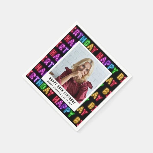 ハッピーフィフティーバースデー写真レインボーネオン スタンダードカクテルナプキン (角)