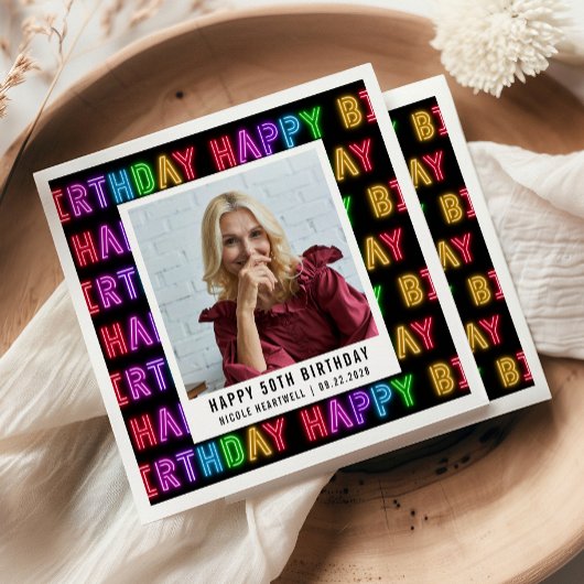 ハッピーフィフティーバースデー写真レインボーネオン スタンダードカクテルナプキン
