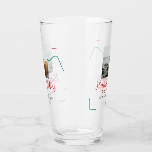 ハッピーブホリデーカップル名結婚の日付の赤 タンブラーグラス (右)