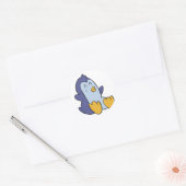 ハッピーベビーペンギン |背景色の選択 ラウンドシール (封筒)