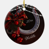 ハッピーホリデパーソナライズされたーズホースシュークリスマス セラミックオーナメント (裏面)