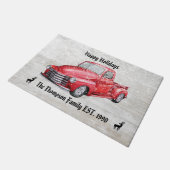 ハッピーホリデーかわいい赤いトラックの雪の家族の名前 ドアマット (アングル)