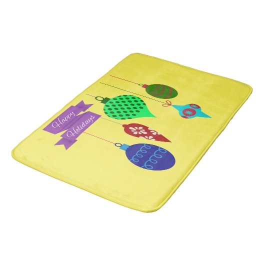 ハッピーホリデーズつるオーナメント紫バナー バスマット (アングル)