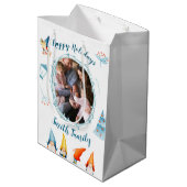 ハッピーホリデーズクリスマス抱き枕と小人 ミディアムペーパーバッグ (裏面アングル)