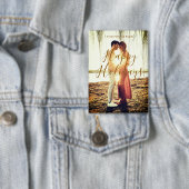 ハッピーホリデーズブラウン追加カップル写真名日付mo 缶バッジ (インサイチュ)