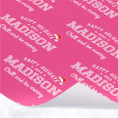 ハッピーホリデーズ名前をカスタムするクリスマスピンクホワイト ラッピングペーパー