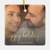 ハッピーホリデー金ゴールドスクリプトカップルの写真 セラミックオーナメント (正面)
