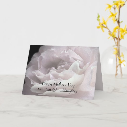 ハッピーマザーズデイに孫娘、バラ花びら カード (黄色い花)