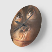 ハッピーモンキー笑顔の油絵オランウータン ラウンド壁時計 (傾斜)