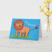 ハッピーライオンと蝶の漫画イラストレーション カード (黄色い花)