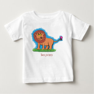 ハッピーライオンと蝶の漫画イラストレーション ベビーTシャツ