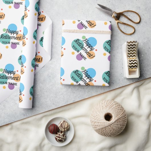 ハッピーリタイアメントカラフル紙吹雪名前をカスタムする ラッピングペーパー (クラフト)