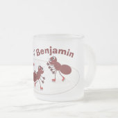 ハッピーレッドアリ氷スケートで滑る漫画 フロストグラスマグカップ (正面右)