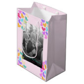 ハッピーヴァレンティーンズデイキュートパステルハート写真 ミディアムペーパーバッグ (正面アングル)