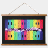 ハッピー顔スペインの文言 |感動的引用文 吊り下げ型タペストリー (正面)