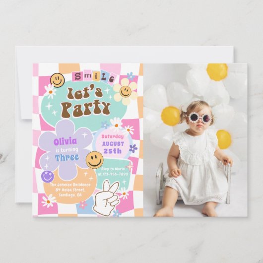 ハッピー顔スマイルGroovy市松模様に誕生日写真 招待状 (正面)