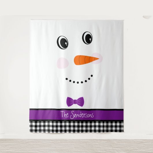 ハッピー顔雪だるまとパープルボウタイタペストリー タペストリー (正面)