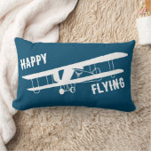 ハッピー飛んでいるタイポグラフィ&飛行機、青、シンプル ランバークッション (ブランケット)