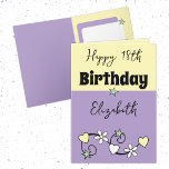 ハッピー18th誕生日の名前パープルイエロー カード<br><div class="desc">この祝カスタマイズ可能なHappy 18th誕生日カー鮮やかド（または選択したマイルストーン）とのスタイル!誕生日のスターの名前を含めて個人touchを追加し、本当に一種のものにする。このエキサイティングなマイルストーンをマークするのに最適なデザインは、おもしろいと祭りを組み合わせて彼らの顔にスマイルをもたらす。21歳、30歳、50歳、特別な年齢など、このカードは彼らの大きな日を忘れられない作りについてのものだ。今すぐパーソナライズして、彼らは永遠に宝物となるだろう！ハートと花パープル/イエロー</div>