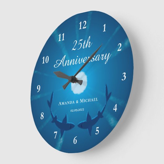 ハッピー25結婚周年記念カップルサメ月 ラージ壁時計 (傾斜)