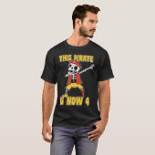ハッピー4歳の誕生日4歳の海賊4歳の誕生日 Tシャツ (正面フル)