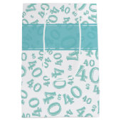 ハッピー40th誕生日ナンバーパターンティール（緑がかった色）/ホワイト40 ミディアムペーパーバッグ (裏面)