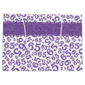 ハッピー65th誕生日パーティー番号パターンパープル ラージペーパーバッグ (裏面)