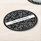 「ハッピー70誕生日」白黒ナンバーパターン ラウンドペーパーコースター (アングル)