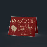 ハッピー70th誕生日ネーム金ゴールド文字ブルゴーニュ カード<br><div class="desc">70歳の誕生日の挨拶を送華美る深いブルゴーニュの背景に金ゴールドのタイポグラフィのデザイン。ハッピーバースデーは装飾的な台本タイポグラフィにセットされ、年齢はコーディネートされた書体である。受信者の名前とメッセージを自分の好きな挨拶に簡単にパーソナライズもしできる。スパーッフェイククな金ゴールドバルーン前面に完璧な仕上げtouchを追加！同じ色のブルゴーニュの背景が内側に続く。</div>