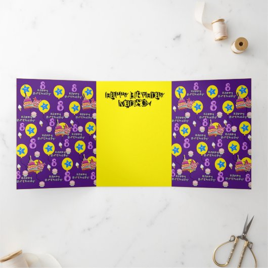 ハッピー8誕生日カード、#8紫&黄 三つ折りカード (内部)