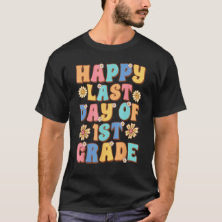 ハッピー 最後の小学校1年生の日 かわいいグルービーな小学校1年生 Tシャツ