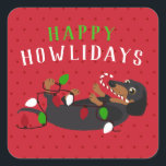 ハッピーHOWLidays Cute Dachshand Christmas スクエアシール<br><div class="desc">Happy HOWLidays Holiday / Christmas Sticker.可愛いダックスシュントが口にキャンディーケーンを入れたクリスマスライトの列に絡み合った。おもしろい、ユーモアのある休日のシール愛犬家に最適。</div>