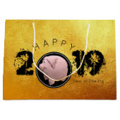 ハッピーPIg年2019オリジナル3DゴールデンL抱き枕 ラージペーパーバッグ (正面)