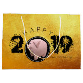 ハッピーPIg年2019オリジナル3DゴールデンL抱き枕 ラージペーパーバッグ (裏面)