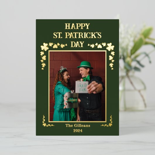 ハッピーSt patricks dayシャムロック家族の写真 箔シーズンカード (立ち正面)