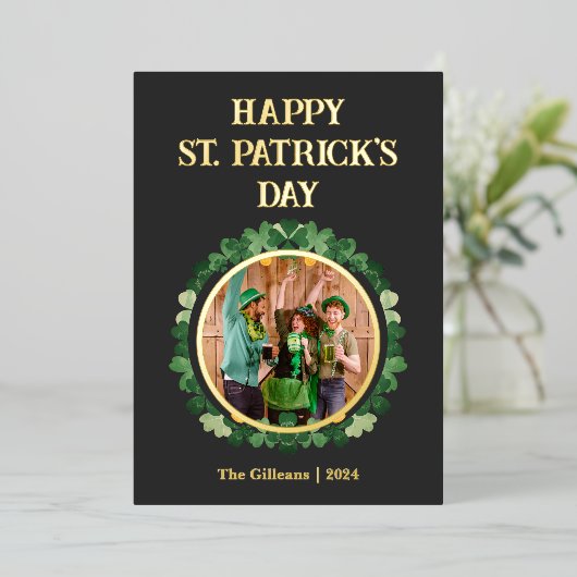 ハッピーSt patricks dayシャムロック家族の写真 箔シーズンカード (立ち正面)