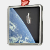 ハッブル宇宙望遠鏡と青い地球 メタルオーナメント (左)