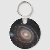 ハッブル宇宙望遠鏡 的の中心の銀河 キーホルダー (裏面)