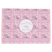 ハトとクロスベビーの洗礼を持つピンクのバゾウ ラージペーパーバッグ (裏面)