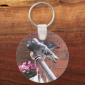 ハトとピンクの花 キーホルダー (正面)
