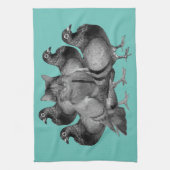 ハトの中のおもしろいな猫 キッチンタオル (縦)