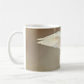 ハトの白飛んでいる自然 コーヒーマグカップ (左)
